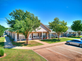 Silver Elm Estates of Edmond Apartments