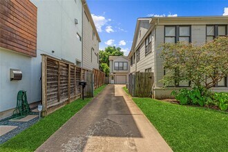 1819 Branard St in Houston, TX - Building Photo - Building Photo