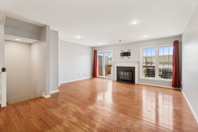property at 1422 Stirling Ct