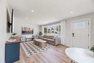 1023 S Wolf Rd in Des Plaines, IL - Building Photo - Building Photo