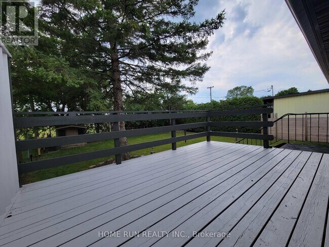 1022 Wiseman Crescent in Ottawa, ON - Building Photo - Building Photo