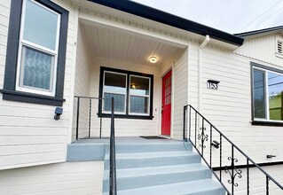 153 Edgemont Ave in Vallejo, CA - Foto de edificio - Building Photo