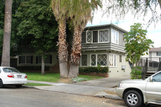 330 N Cedar St in Glendale, CA - Building Photo - Building Photo