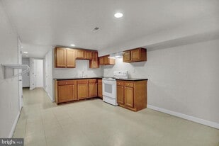 421 Elrino St in Baltimore, MD - Building Photo