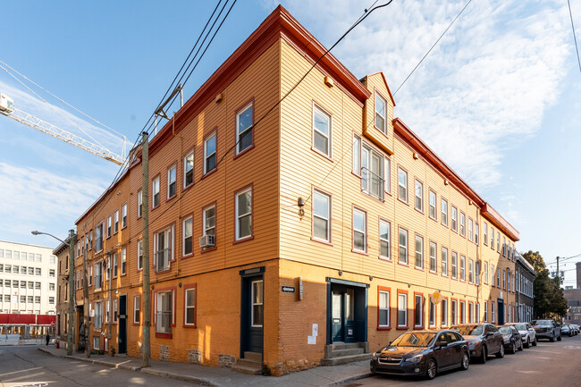 206 Christophe-Colomb Rue E in Québec, QC - Building Photo - Primary Photo