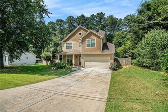 2061 Hutton Dr in Grayson, GA - Building Photo - Building Photo