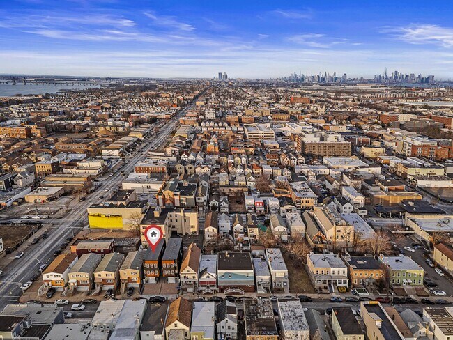 43 W 19th St in Bayonne, NJ - Building Photo - Building Photo