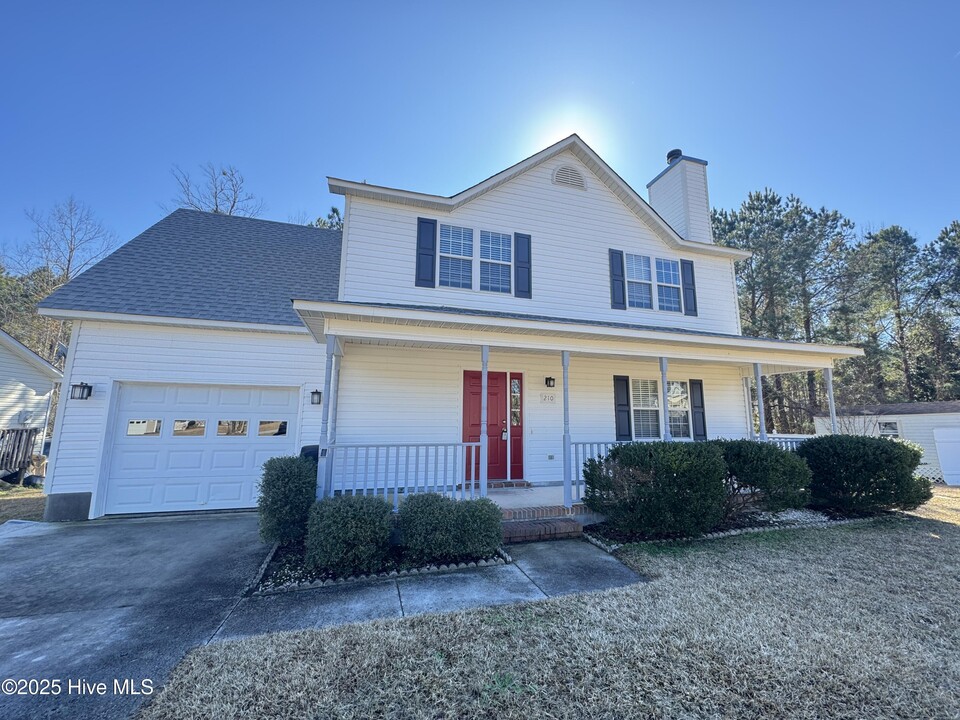 210 Winterberry Ct in Jacksonville, NC - Building Photo