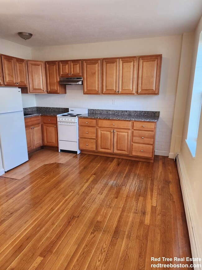 168 North Beacon St, Unit 1 in Boston, MA - Building Photo - Building Photo