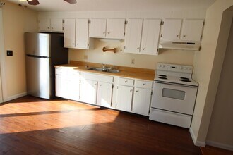 90 Franklin St, Unit 2 in Derry, NH - Building Photo - Building Photo