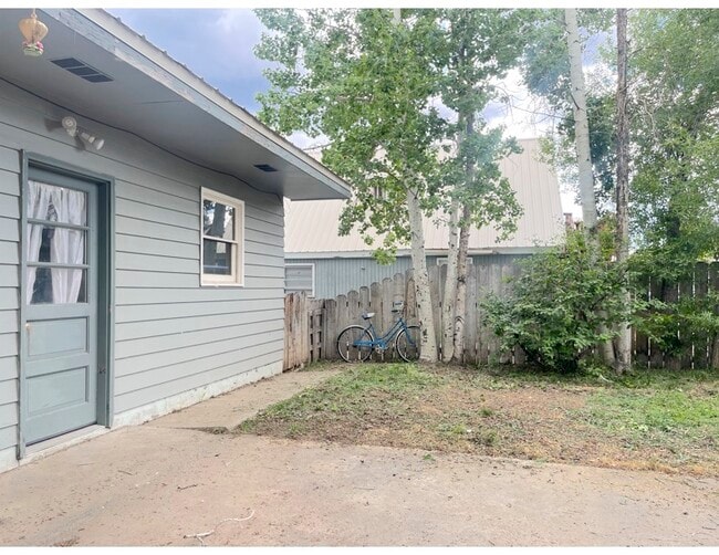 700 W Ruby Ave, Unit B