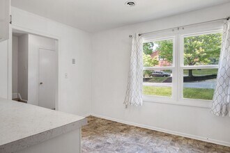 1918 Sussex Rd in Blacksburg, VA - Building Photo - Building Photo