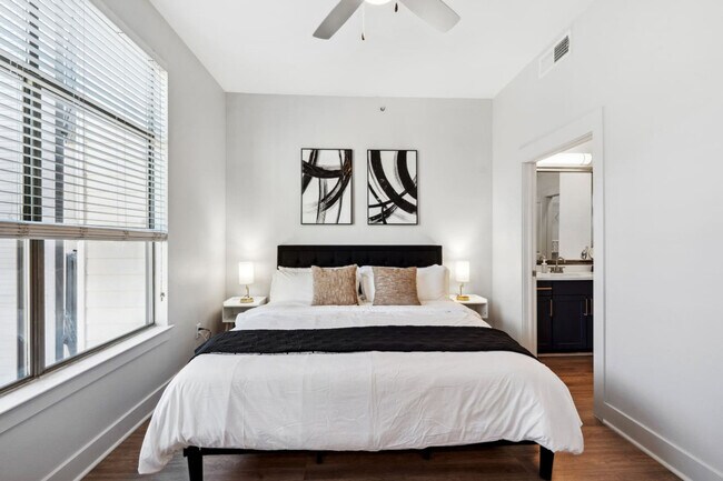 2901 Indiana St in Dallas, TX - Building Photo - Building Photo