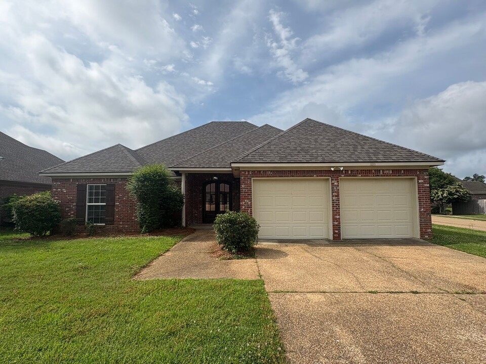339 Greengate Cir in Brandon, MS - Building Photo