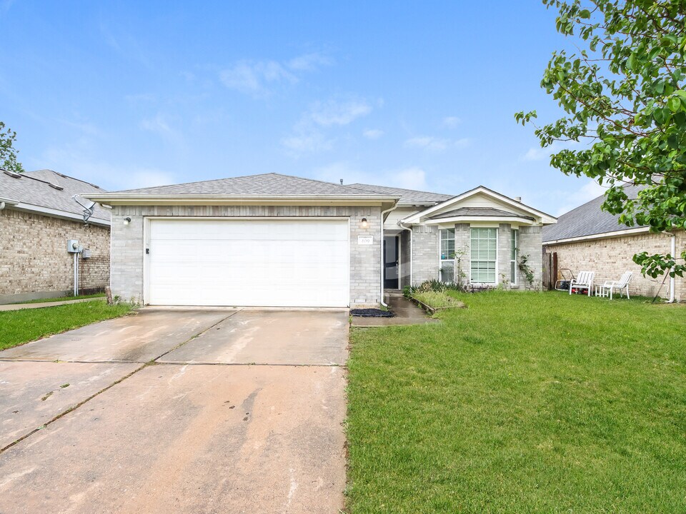 409 Mystic Glen Loop in Houston, TX - Building Photo