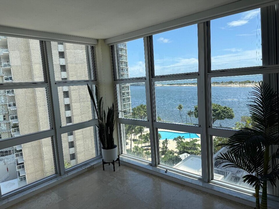 145 SE 25th Rd, Unit 1003 in Miami, FL - Building Photo