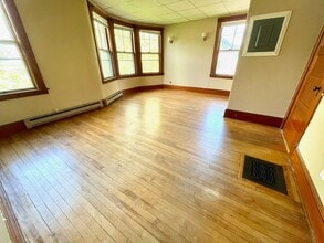 15 Bartlett St in Waterville, ME - Building Photo - Building Photo