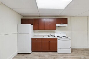 912 N State Rd, Unit 11 in Davison, MI - Building Photo