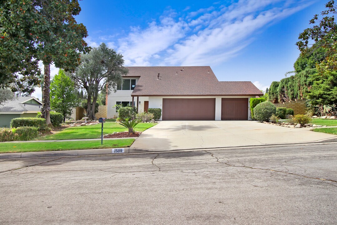 1589 N O'malley Way in Upland, CA - Building Photo