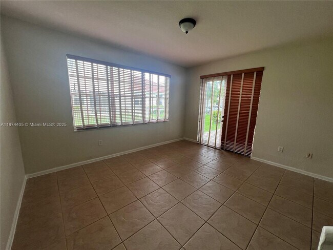 2614 SW 188th Ave in Miramar, FL - Foto de edificio - Building Photo