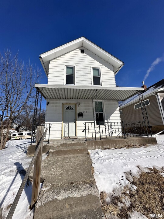 630 E 12th St in Davenport, IA - Building Photo