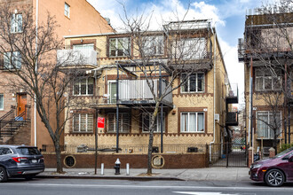 477 Bedford Ave in Brooklyn, NY - Building Photo - Building Photo