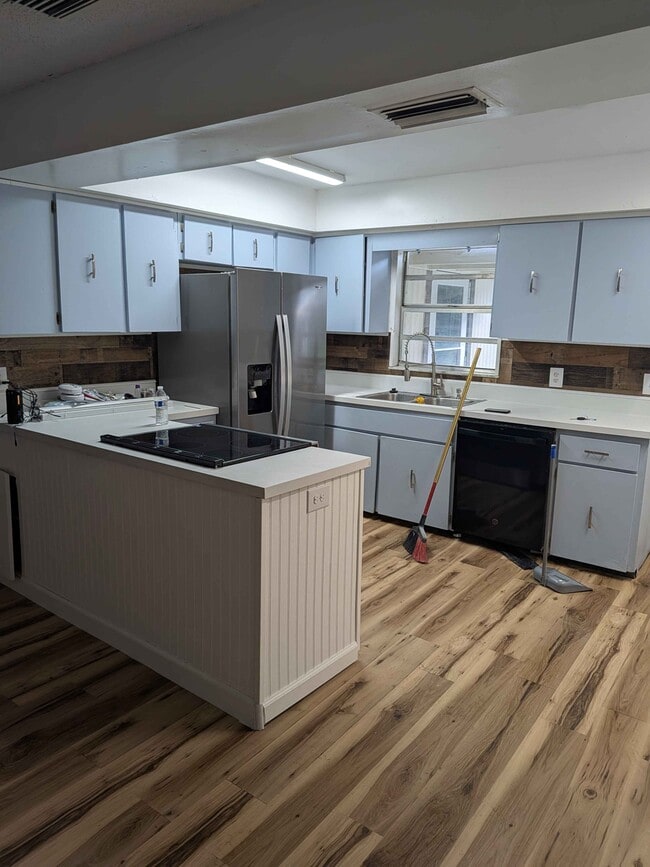 1906 Park Manor Dr in Union Park, FL - Building Photo - Building Photo