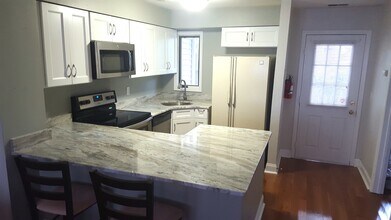 7 Augusta Dr in Clinton Township, NJ - Building Photo - Building Photo