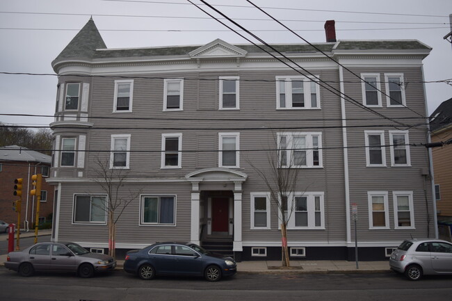 55 Cedar St, Unit 2R