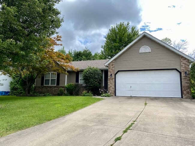 property at 812 Woodland Dr
