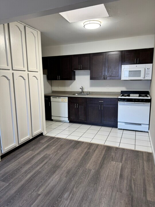 3402 N Oakland Ave in Milwaukee, WI - Building Photo