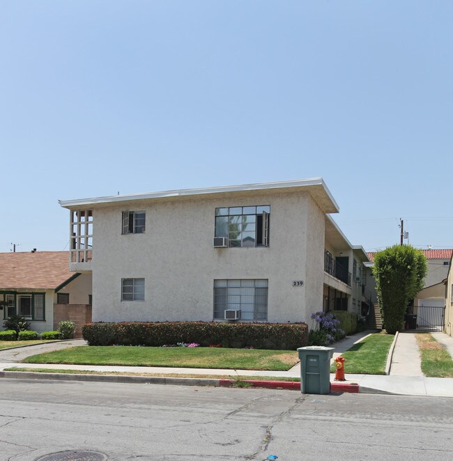 239-241 E Cedar Ave in Burbank, CA - Building Photo - Building Photo