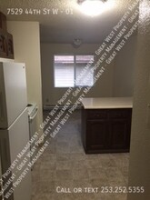 7529 44th St W-Unit -01 in University Place, WA - Foto de edificio - Building Photo