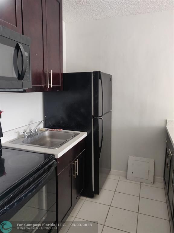 251 NW 177th St in Miami Gardens, FL - Building Photo - Building Photo