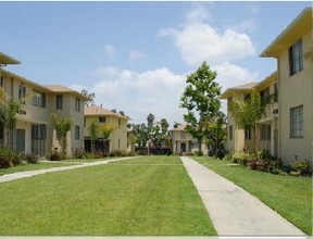 Hillcrest Apartments in Los Angeles, CA - Building Photo - Building Photo