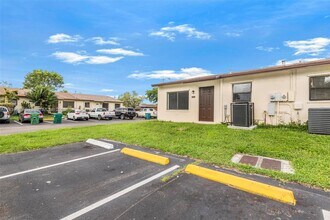 28151 SW 142nd Ct in Homestead, FL - Building Photo - Building Photo