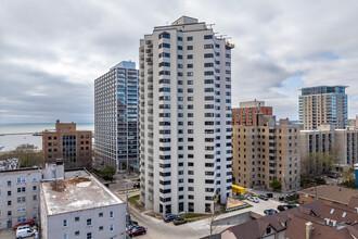 Diamond Tower in Milwaukee, WI - Building Photo - Building Photo