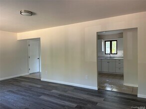 70 J T Blvd in Riverhead, NY - Building Photo - Building Photo