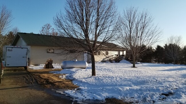 1348 140th St in New Richmond, WI - Foto de edificio - Building Photo