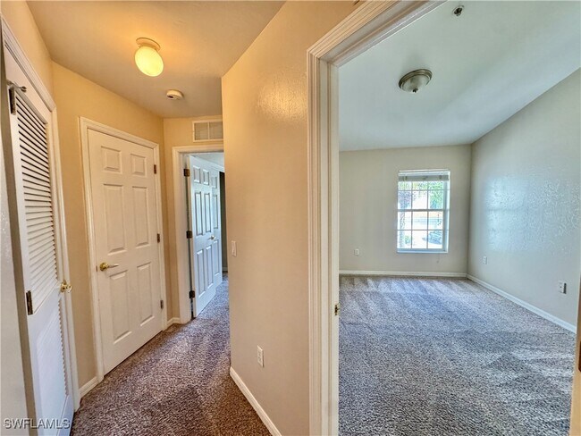 property at 912 Hampton Cir