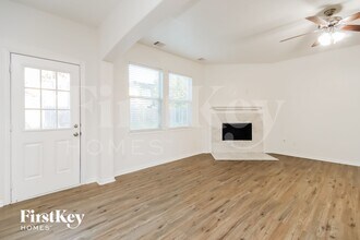 28603 Hidden Lake W in Magnolia, TX - Foto de edificio - Building Photo