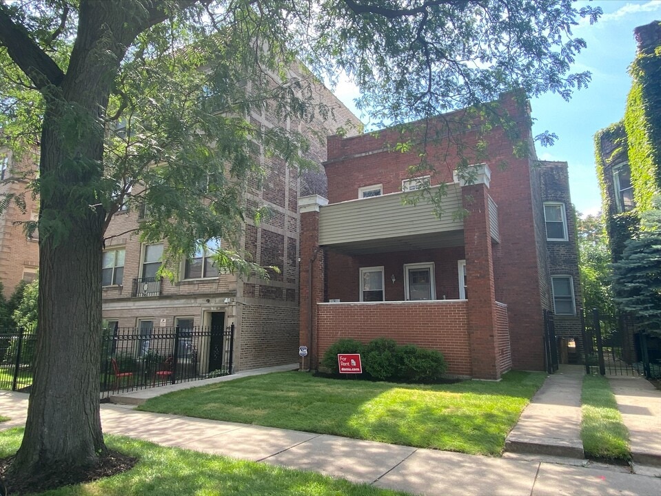 1245 W North Shore Ave, Unit 2 in Chicago, IL - Building Photo