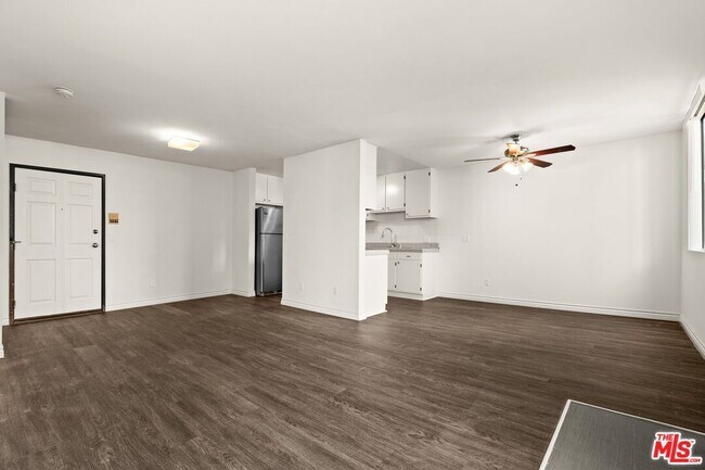 1950 Rodney Dr in Los Angeles, CA - Building Photo - Building Photo