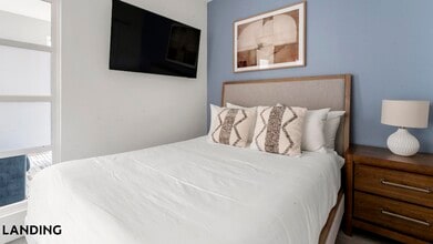 2005 11th St NW, Unit 202 in Washington, DC - Foto de edificio - Building Photo