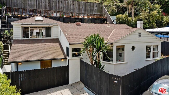 8410 Kirkwood Dr in Los Angeles, CA - Building Photo - Building Photo