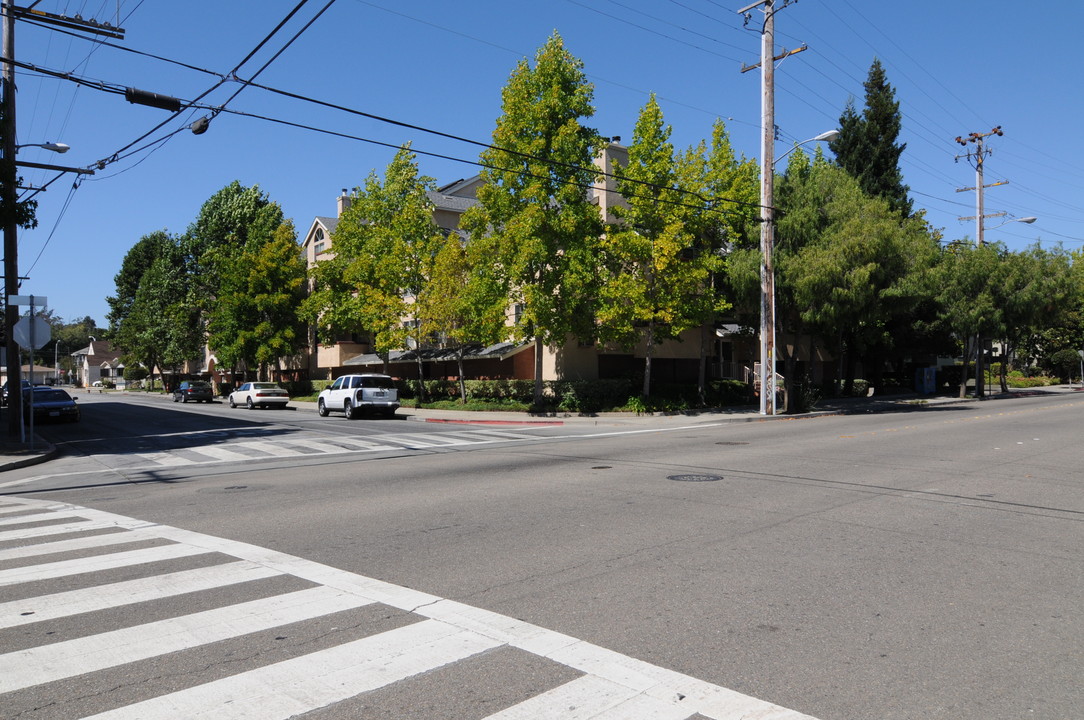 1302 B St in Hayward, CA - Building Photo