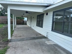 2318 Kingsdale Dr in Deer Park, TX - Building Photo - Building Photo