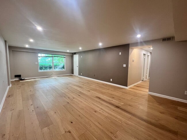 7600 Tremayne Pl in McLean, VA - Building Photo - Building Photo