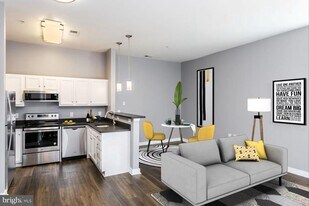 319 W Franklin St in Baltimore, MD - Building Photo