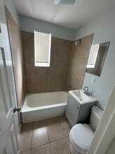 1579 W 23rd St, Unit 4 in Jacksonville, FL - Building Photo - Building Photo